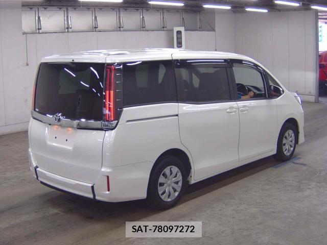 Toyota NOAH 2021-06 8217040-5