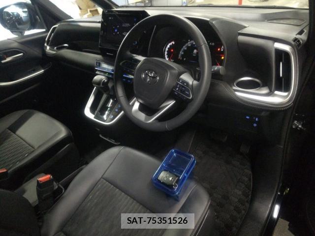 Toyota NOAH 2025-03 8217053-2