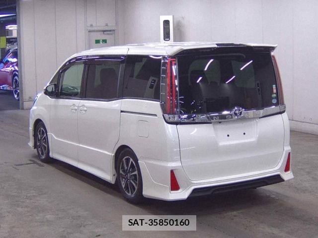 Toyota NOAH 2017-09 8217065-1