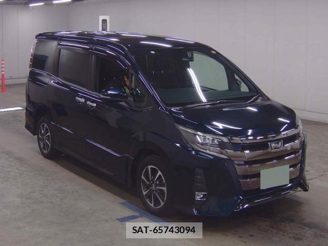 Toyota NOAH 2018-08 8217072-0