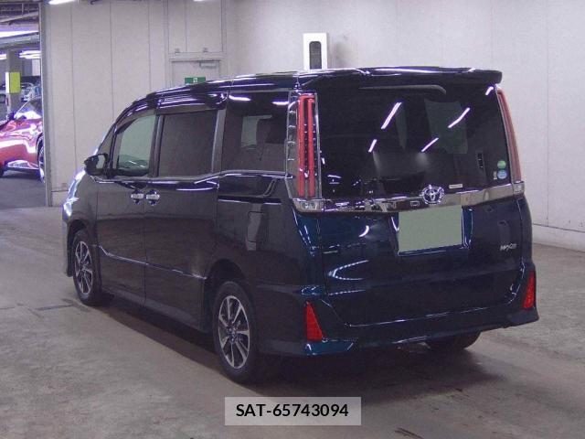 Toyota NOAH 2018-08 8217072-1