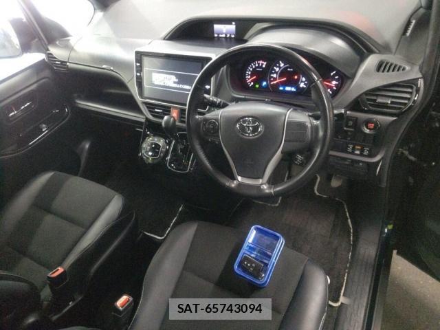Toyota NOAH 2018-08 8217072-2