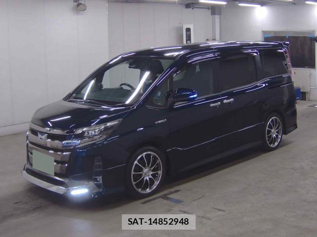 Toyota NOAH 2018-01 8217080-3
