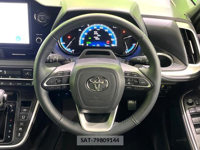 Toyota NOAH 2023-10 8217100-11