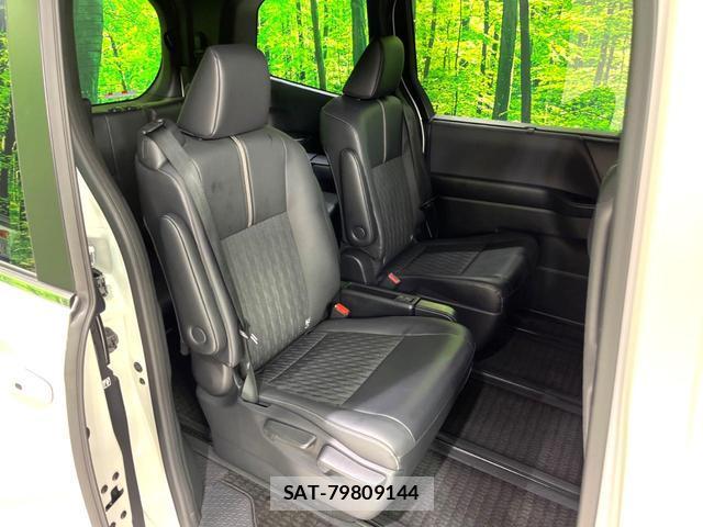 Toyota NOAH 2023-10 8217100-8