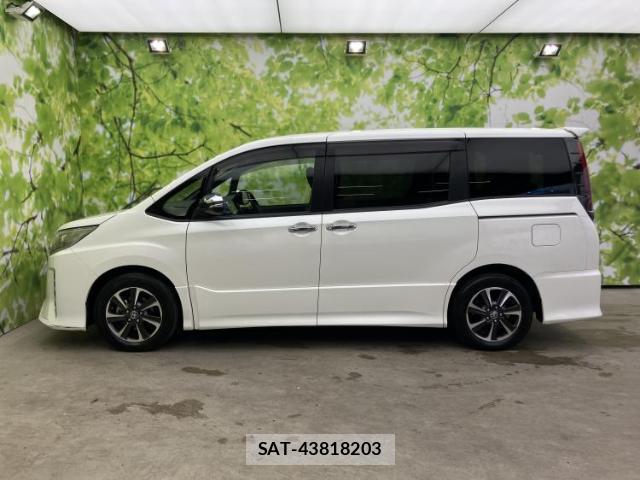 Toyota NOAH 2021-05 8217210-1
