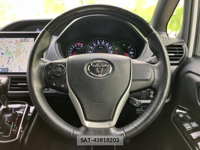 Toyota NOAH 2021-05 8217210-14