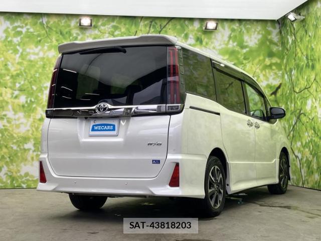 Toyota NOAH 2021-05 8217210-2