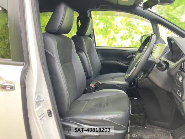 Toyota NOAH 2021-05 8217210-3