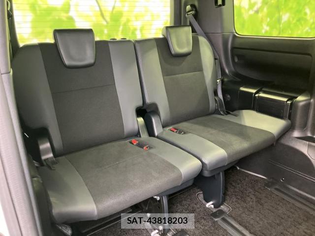 Toyota NOAH 2021-05 8217210-5
