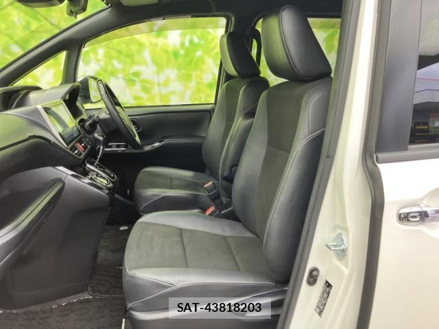 Toyota NOAH 2021-05 8217210-6