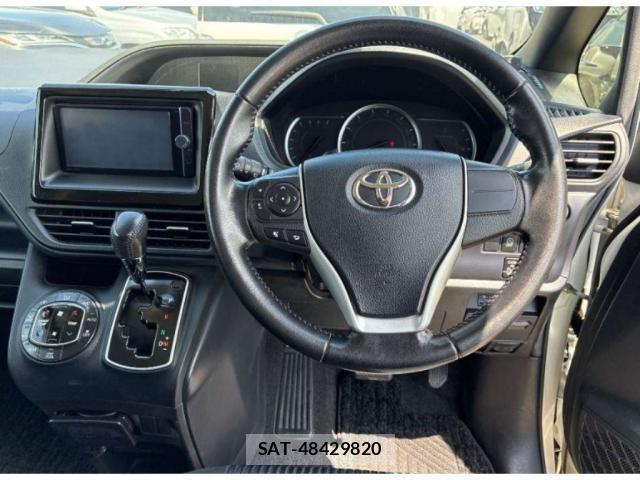 Toyota NOAH 2014-09 8217447-2