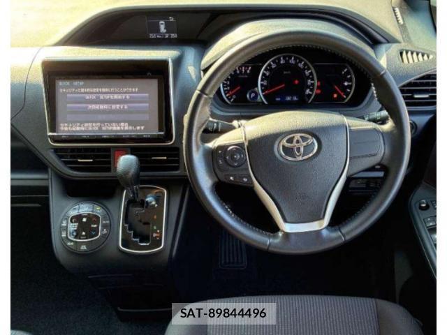 Toyota NOAH 2014-10 8217449-2