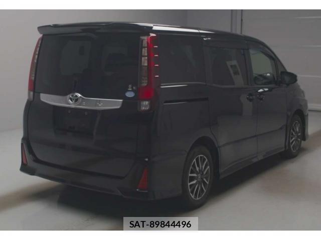 Toyota NOAH 2014-10 8217449-4