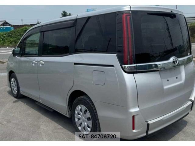 Toyota NOAH 2021-03 8217492-1