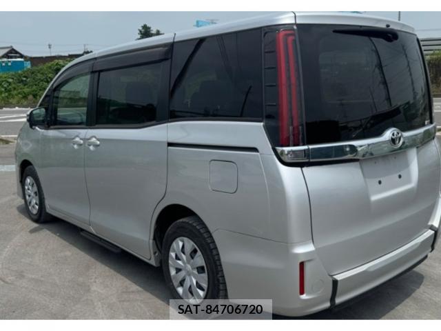 Toyota NOAH 2021-03 8217492-4