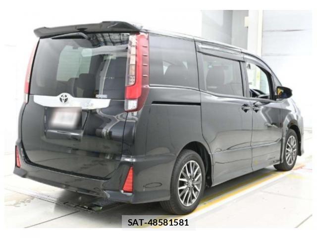 Toyota NOAH 2015-01 8217533-4