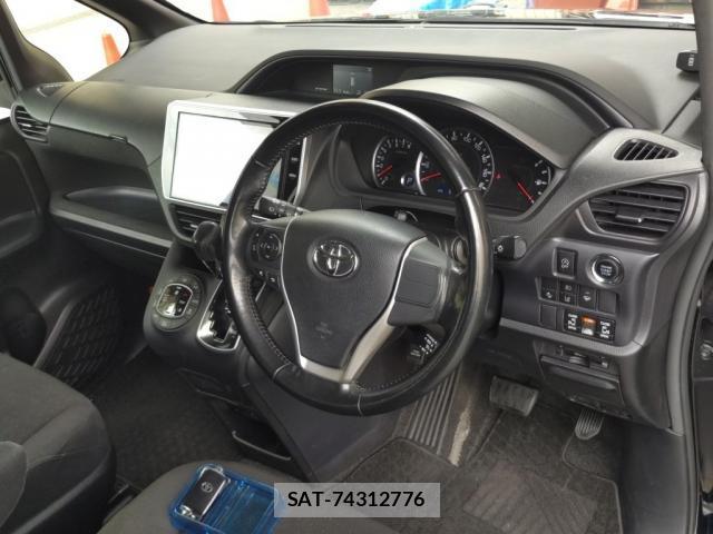 Toyota NOAH 2017 8217539-2