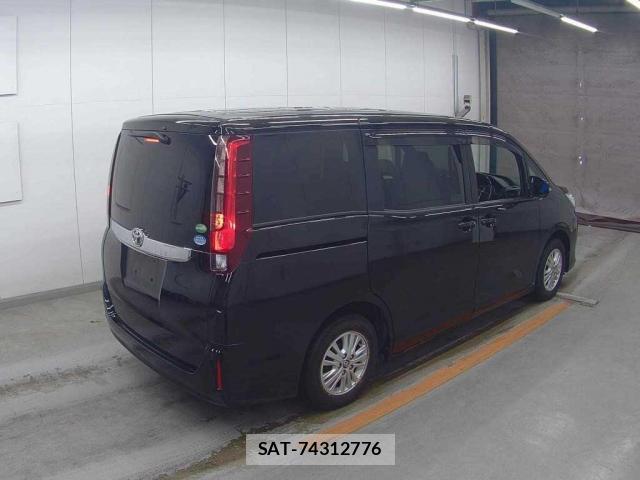 Toyota NOAH 2017 8217539-4