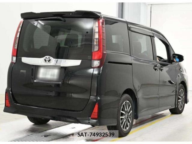 Toyota NOAH 2016 8217549-1