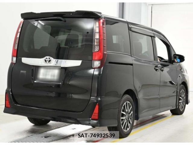 Toyota NOAH 2016 8217549-4