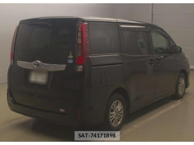 Toyota NOAH 2017-03 8217716-1