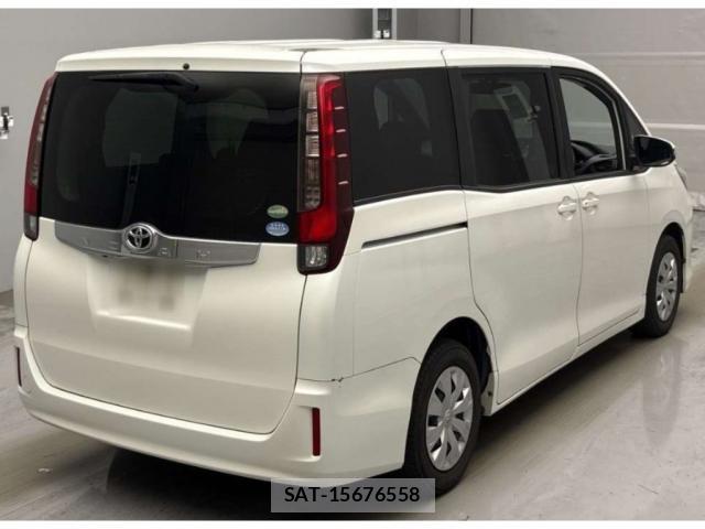 Toyota NOAH 2016-02 8217726-4