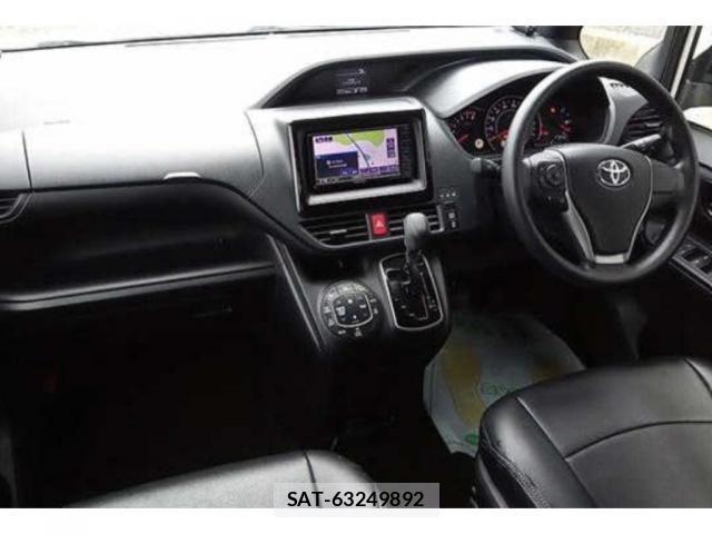 Toyota NOAH 2017-09 8217734-2