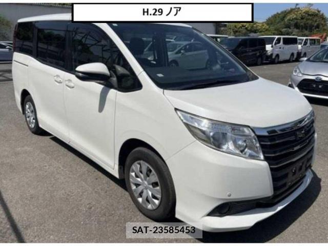 Toyota NOAH 2017-04 8217737-0