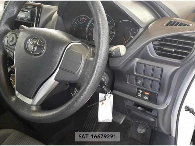 Toyota NOAH 2018-03 8217778-2