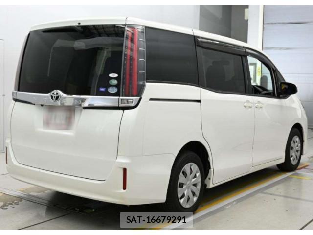 Toyota NOAH 2018-03 8217778-4