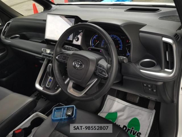 Toyota NOAH 2023-07 8217826-2