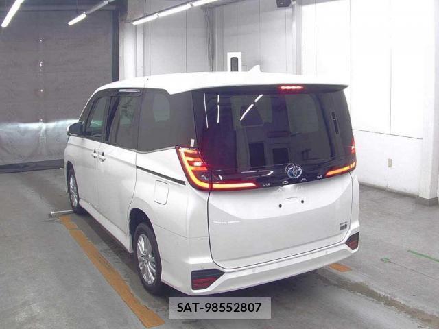 Toyota NOAH 2023-07 8217826-4