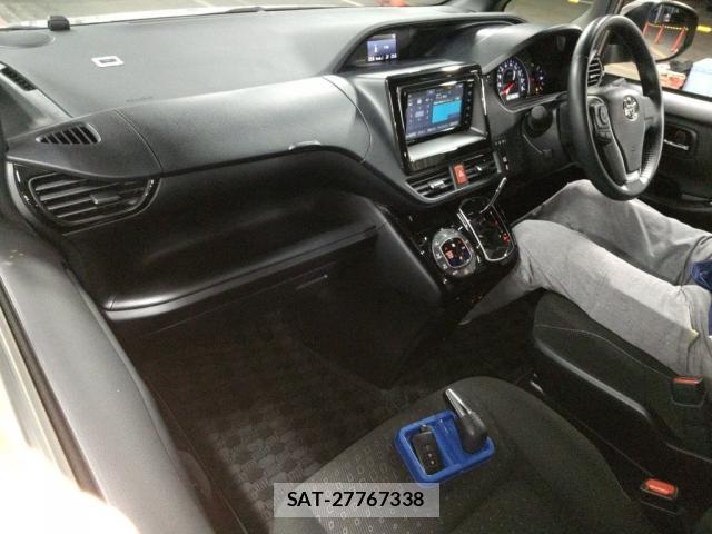 Toyota NOAH 2021-03 8217854-2