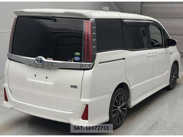 Toyota NOAH 2017-10 8217934-4