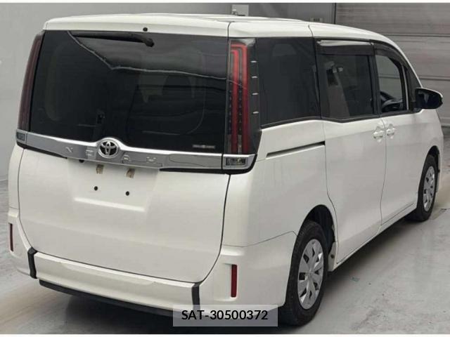 Toyota NOAH 2020-08 8217938-1