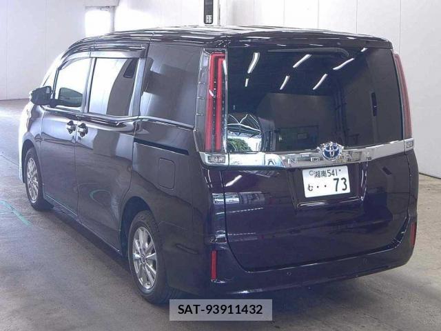 Toyota NOAH 2019-09 8217957-1
