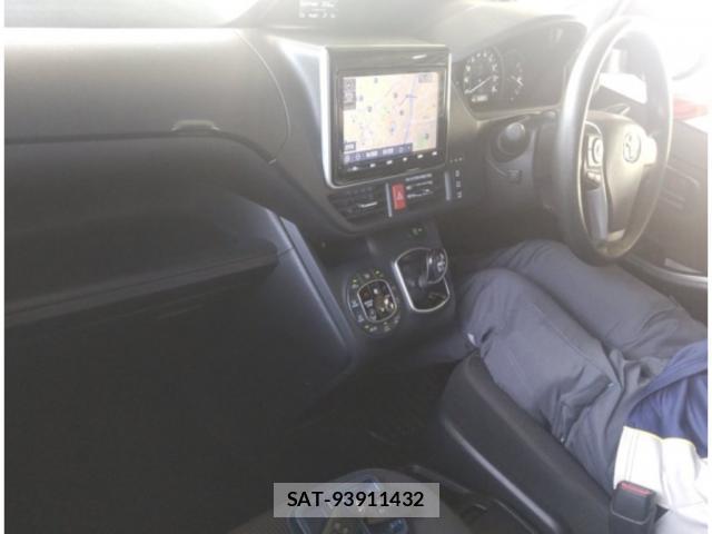 Toyota NOAH 2019-09 8217957-2
