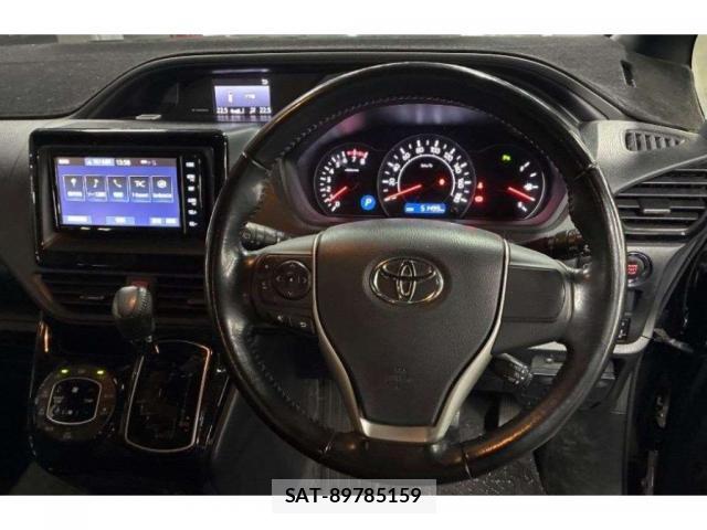 Toyota NOAH 2019-08 8217988-2