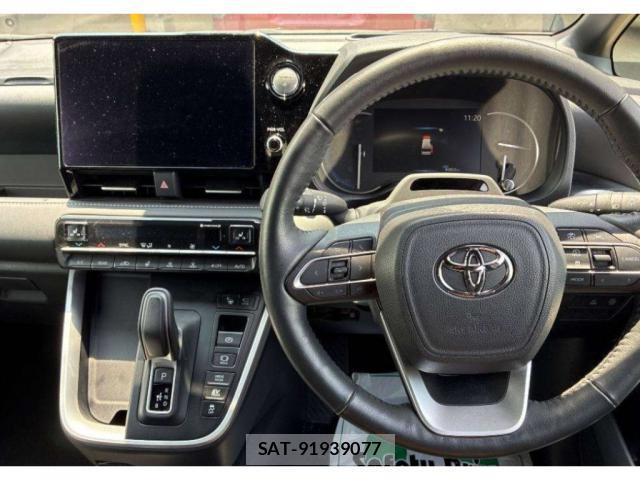 Toyota NOAH 2022-03 8217991-2
