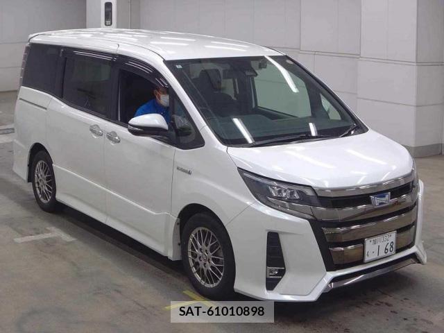 Toyota NOAH 2018 8218007-0