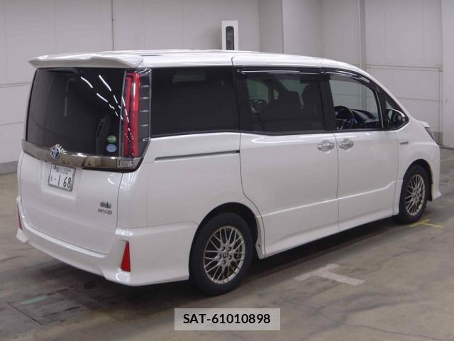 Toyota NOAH 2018 8218007-4