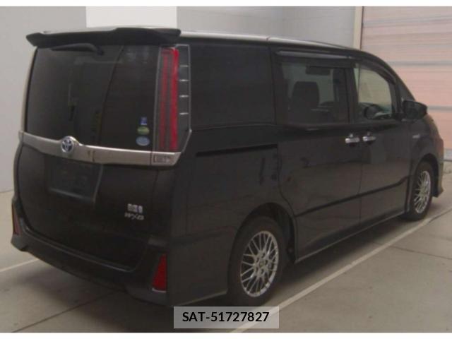 Toyota NOAH 2017-12 8218014-1