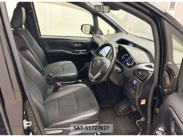 Toyota NOAH 2017-12 8218014-2