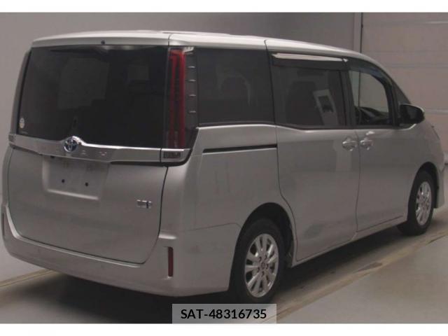 Toyota NOAH 2021-07 8218090-1