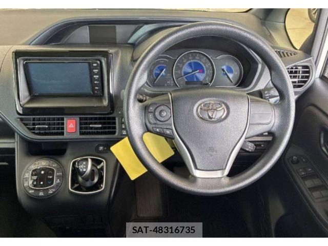 Toyota NOAH 2021-07 8218090-2