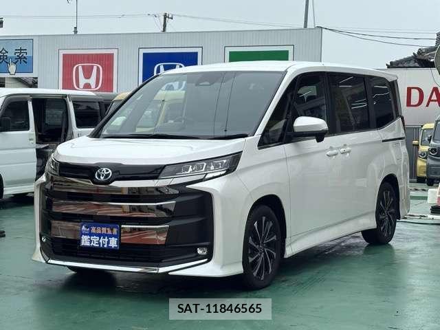 Toyota NOAH 2025-04 8218213-0