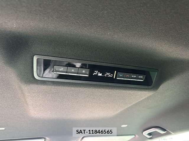 Toyota NOAH 2025-04 8218213-10