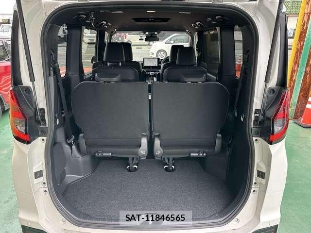 Toyota NOAH 2025-04 8218213-13