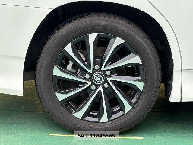 Toyota NOAH 2025-04 8218213-16